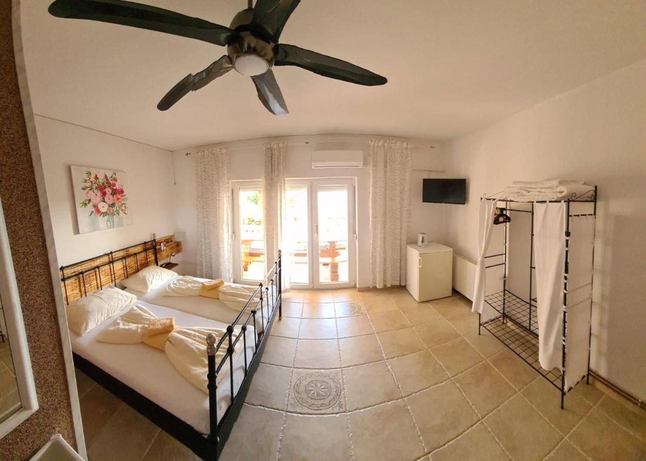 Bed & Breakfast Barbara Novi Vinodolski Exterior photo