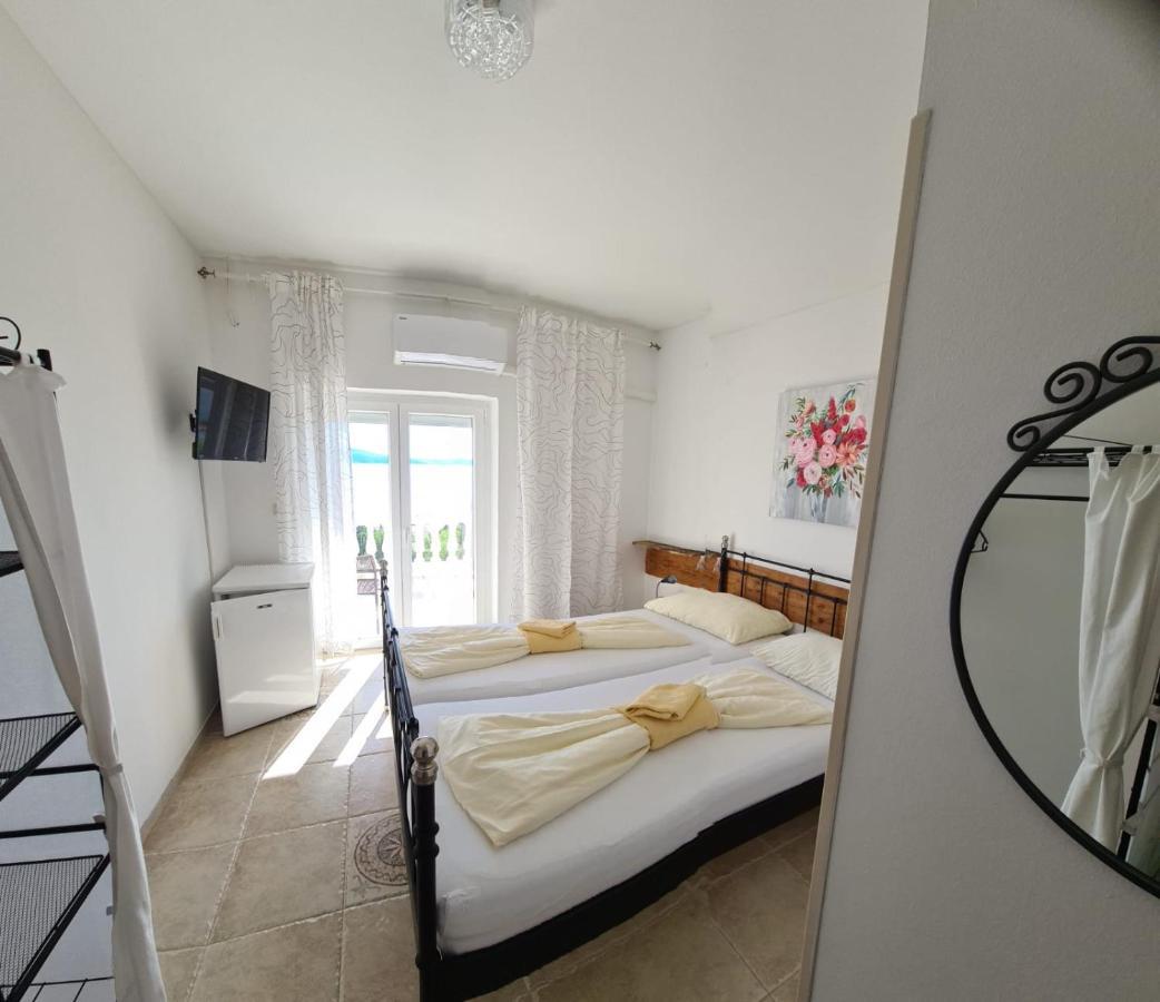 Bed & Breakfast Barbara Novi Vinodolski Exterior photo